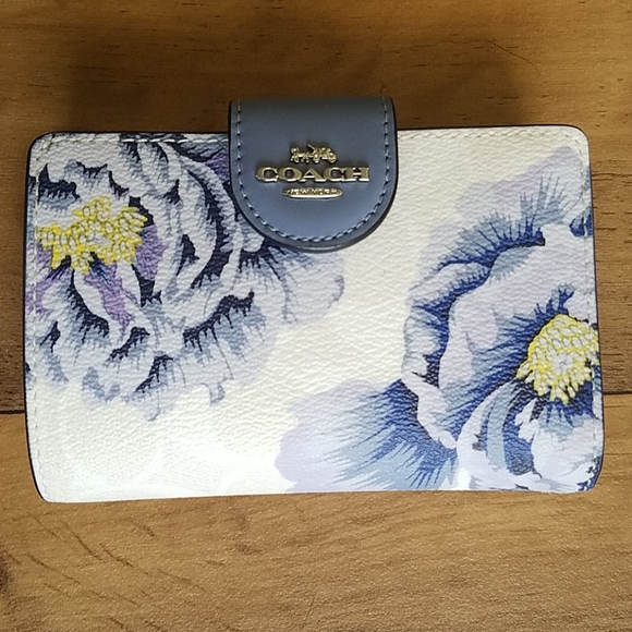 Coach Kaffe Fassett Wallet COACH Accordion Zip Wallet In Signature